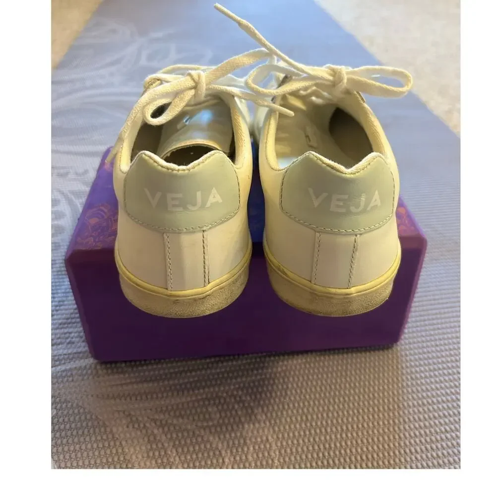 VEJA White Mint Leather Sneakers Women’s Size 7 EU 38 Low Top Lace Up Minimalist